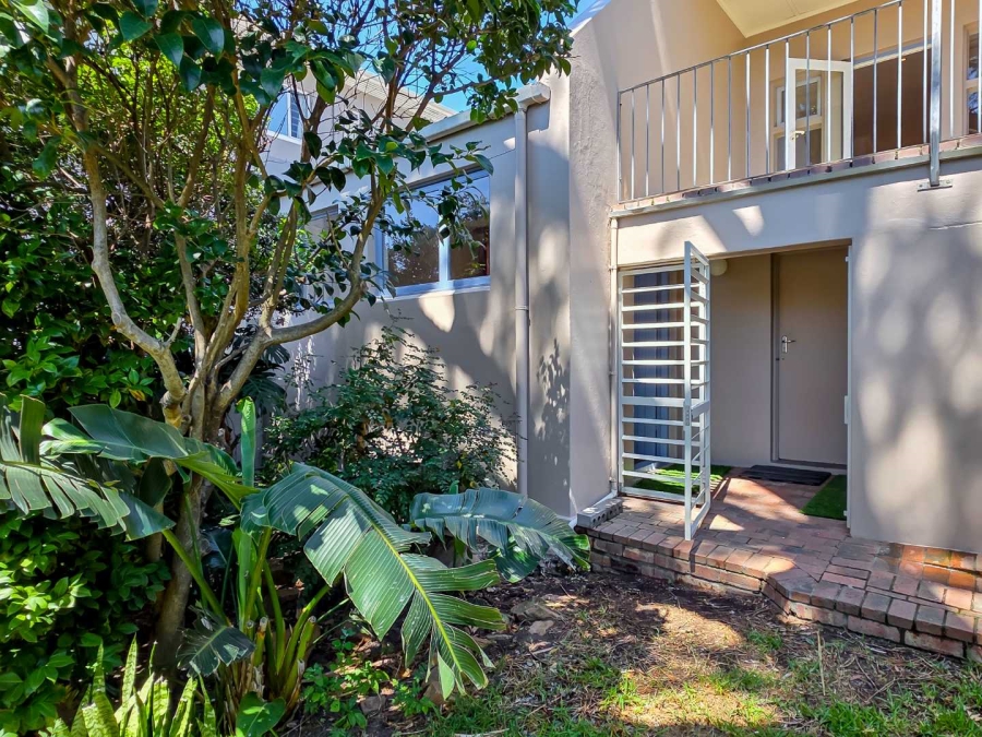 2 Bedroom Property for Sale in Vredehoek Western Cape